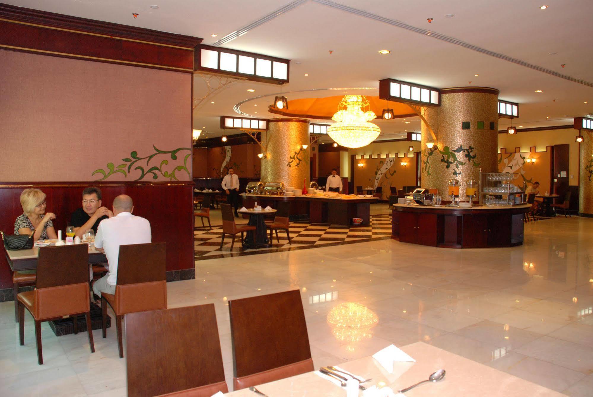 Al Bustan Tower Hotel Suites Sharjah Exterior photo