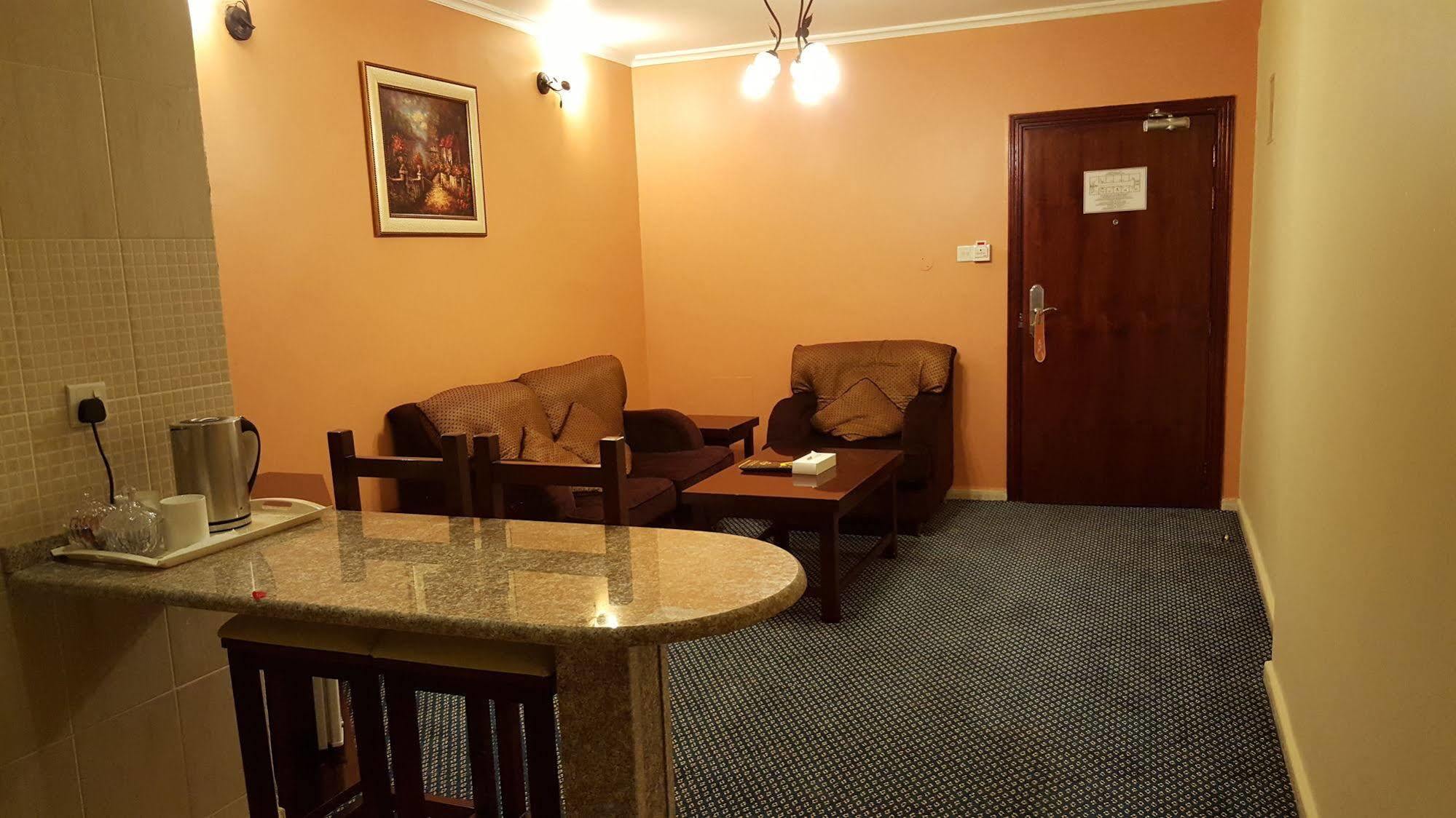 Al Bustan Tower Hotel Suites Sharjah Exterior photo